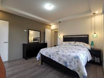 Se vende apartamento en Ulloa Heredia 23-1355