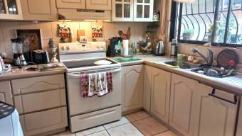 Se vende apartamento en San Pablo Heredia 25-1733