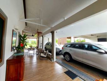 Casa remodelada que ofrece confort y amplitud #24-919 GS