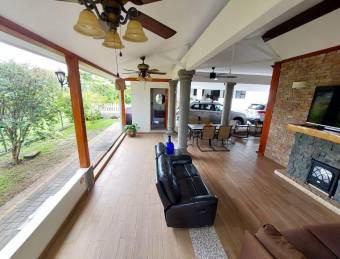 Casa remodelada que ofrece confort y amplitud #24-919 GS