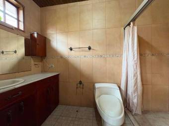 Propiedad de uso mixto con amplios espacios y ubicación estratégica en Alajuela #26-748 GS , $ 750,000, 4, Alajuela, Alajuela