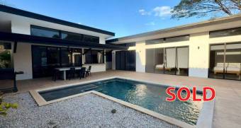 For rent. Modern House with Pool in La Garita, Tamarindo