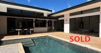 For rent. Modern House with Pool in La Garita, Tamarindo