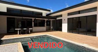 For rent. Modern House with Pool in La Garita, Tamarindo