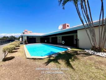 Escazú casa en venta con piscina y gran jardín $580.000