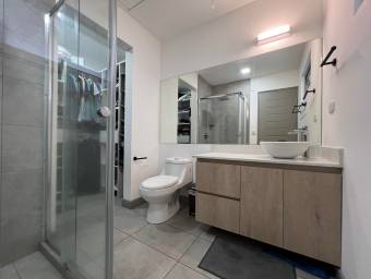 Hermosa casa de dos niveles con estilo moderno en Escazú #26-706 GS