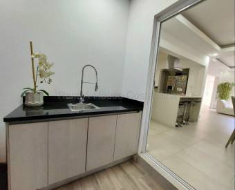 Venta de Casa de 3 Niveles en Pozos de Santa Ana. RAH 26-1497