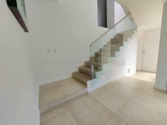 Venta de Casa de 3 Niveles en Pozos de Santa Ana. RAH 26-1497