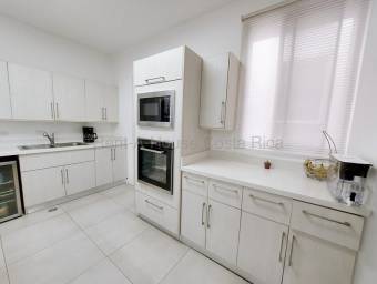 Venta de Casa de 3 Niveles en Pozos de Santa Ana. RAH 26-1497
