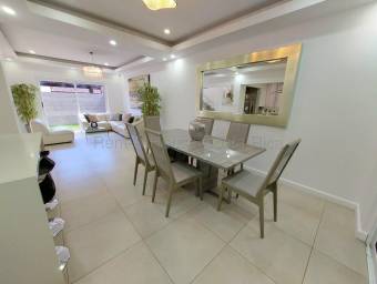 Venta de Casa de 3 Niveles en Pozos de Santa Ana. RAH 26-1497