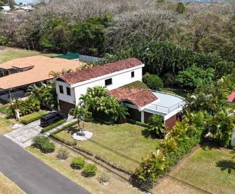 Two-story house for rent and sale in Ciudad Hacienda Los Reyes