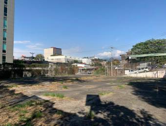 Parqueo comercial con ubicación estratégica #25-1194 GS