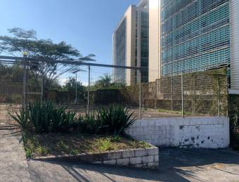 Parqueo comercial con ubicación estratégica #25-1194 GS