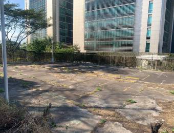 Parqueo comercial con ubicación estratégica #25-1194 GS