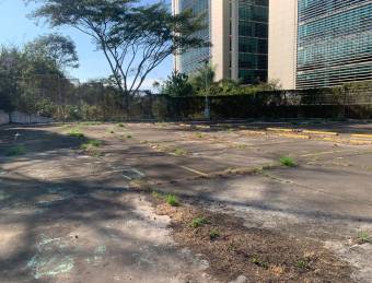 Parqueo comercial con ubicación estratégica #25-1194 GS