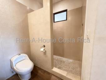 Casa Moderna de Una Planta en Piedades con Estudio Independiente y Jardines Amplios 26-1487 GS