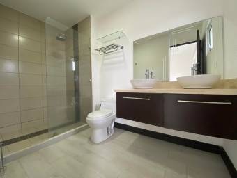 Venta de Esplendida Casa en Guachipelin, Escazú / Mls. 25-1578 OFC JB