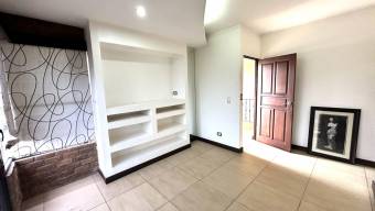 Se vende casa con patio en San Antonio Belén 26-946