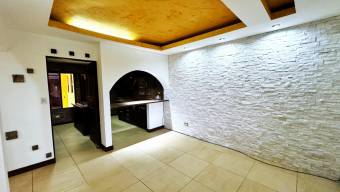 Se vende casa con patio en San Antonio Belén 26-946