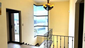 Se vende casa con patio en San Antonio Belén 26-946