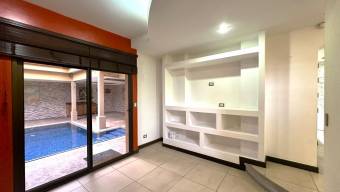 Se vende casa con patio en San Antonio Belén 26-946