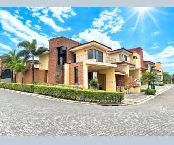 Se vende casa con patio en San Antonio Belén 26-946