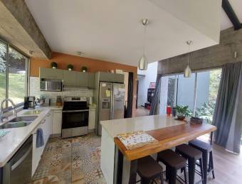 Se vende casa con lote de más de 5300m2 en Belén Heredia 26-673