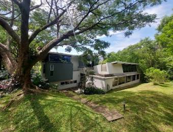 Se vende casa con lote de más de 5300m2 en Belén Heredia 26-673