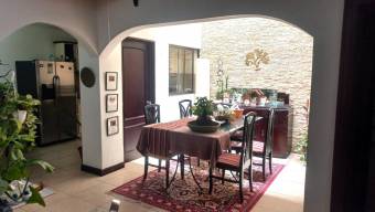 Propiedad con 2 Apartamentos en Escazú #26-1207 GS