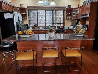 Casa de Lujo 3 Hab en Condominio Exclusivo #23-516 GS