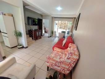 Versatilidad y Confort en Piedades Casa de 4 Habitaciones con Dormitorio en 1er Nivel