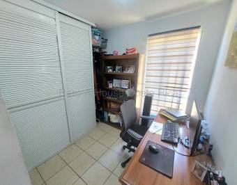 Versatilidad y Confort en Piedades Casa de 4 Habitaciones con Dormitorio en 1er Nivel