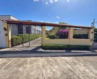 House for sale in Villas Ilusiones Condominium in Tambor de Alajuela.