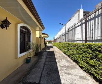 House for sale in Villas Ilusiones Condominium in Tambor de Alajuela.