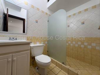 Se alquila casa en Escazú San José 26-1475