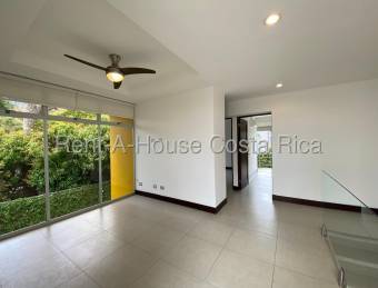 Se alquila casa en Piedades Santa Ana 26-1471