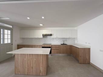 Se alquila casa en Escazú San José 26-1580