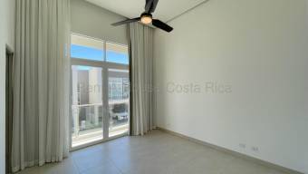 Se alquila casa con patio en Escazú San José 26-1584