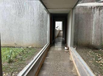 Se alquila casa con lote de más de 1300m2 en Mora San José 26-1341