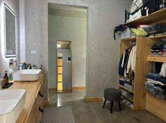 Se alquila casa con lote de más de 1300m2 en Mora San José 26-1341