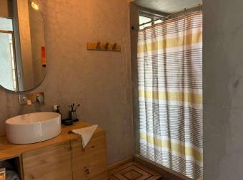 Se alquila casa con lote de más de 1300m2 en Mora San José 26-1341