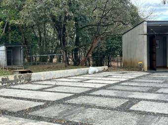 Se alquila casa con lote de más de 1300m2 en Mora San José 26-1341