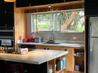 Se alquila casa con lote de más de 1300m2 en Mora San José 26-1341