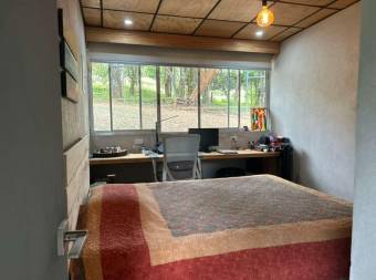 Se alquila casa con lote de más de 1300m2 en Mora San José 26-1341