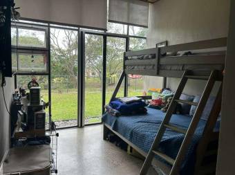 Se alquila casa con lote de más de 1300m2 en Mora San José 26-1341