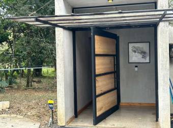 Se alquila casa con lote de más de 1300m2 en Mora San José 26-1341