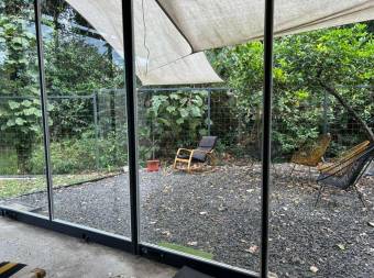 Se alquila casa con lote de más de 1300m2 en Mora San José 26-1341