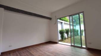 Se alquila casa en Santa Ana San José 26-1088