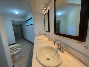 Amplia casa con vista espectacular en San Antonio de Escazú #22-1461 GS