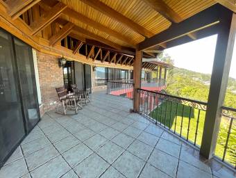 Amplia casa con vista espectacular en San Antonio de Escazú #22-1461 GS